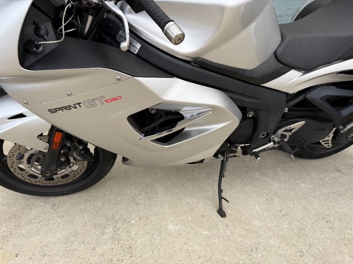 2011 Triumph SPRINT GT Silver