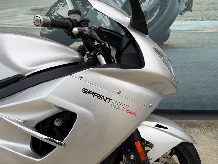 2011 Triumph SPRINT GT Silver