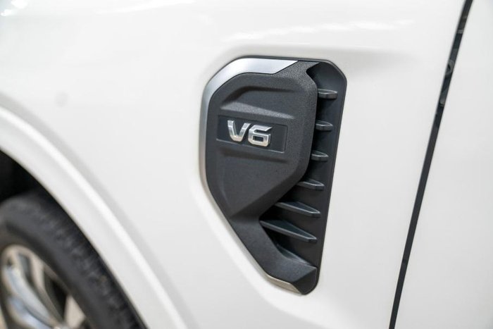2022 Ford Everest Platinum