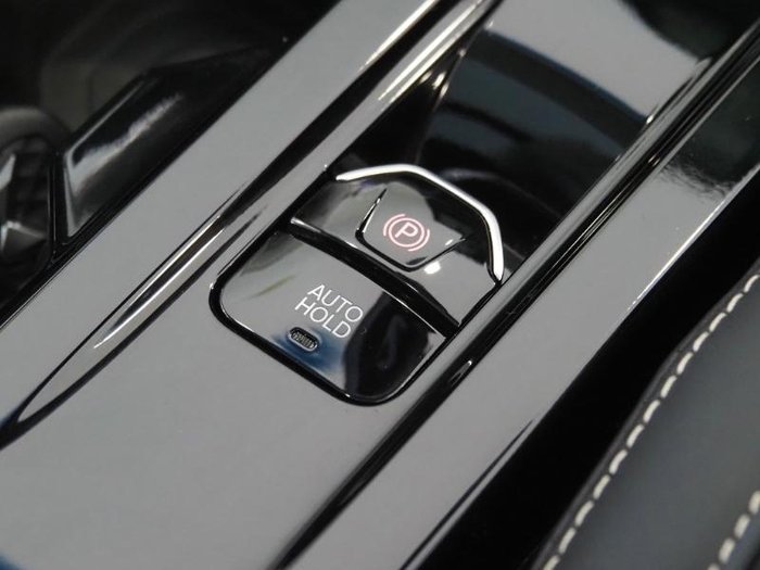 2025 Mahindra XUV3XO AX7L