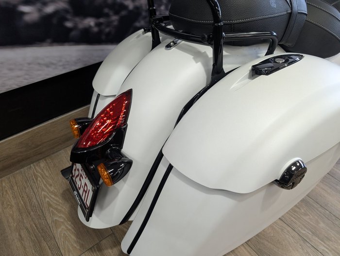 2019 INDIAN SPRINGFIELD DARK HORSE WHITE WHITE