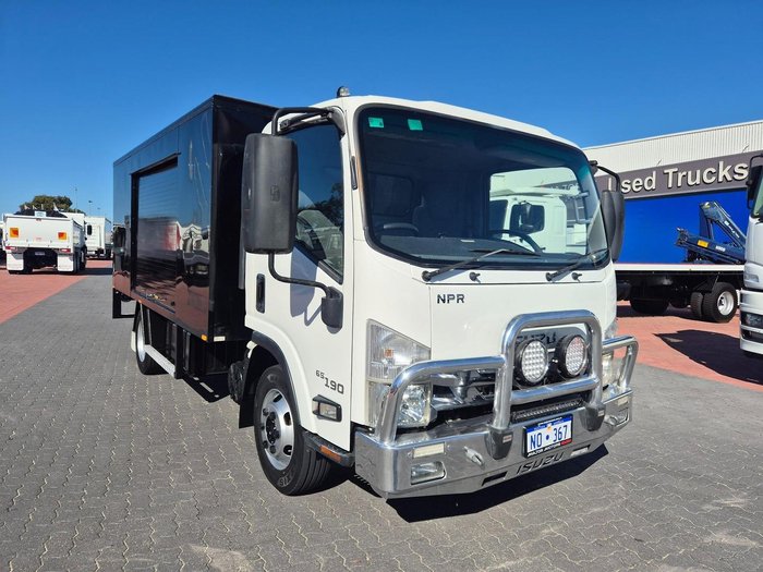 2017 Isuzu Npr65-190 3 Ton Service Body