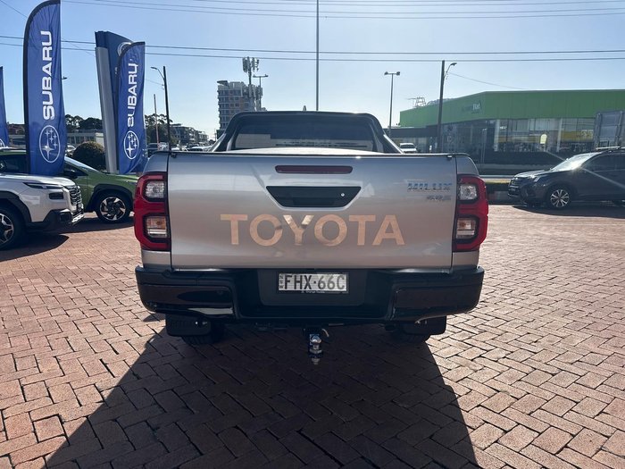 2024 Toyota Hilux SR5