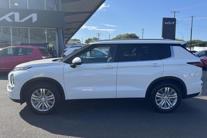 2024 Mitsubishi Outlander LS