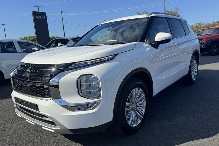 2024 Mitsubishi Outlander LS