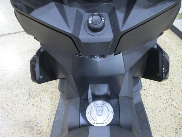 2026 BMW Motorrad C 400 X ION BLACK STORM METALLIC