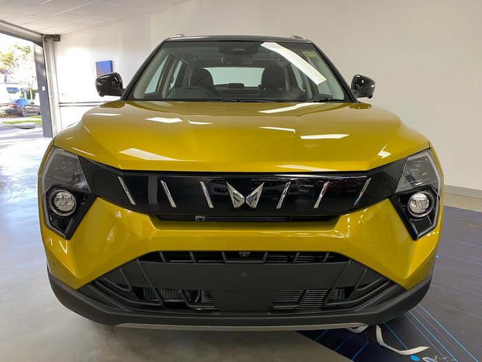 2025 Mahindra XUV3XO AX7L