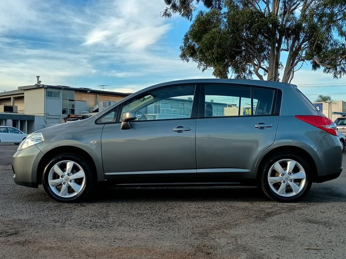 2012 Nissan Tiida ST