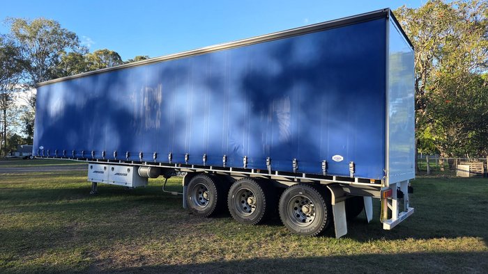 2017 Maxitrans 22 Palet Straight Deck Tautliner