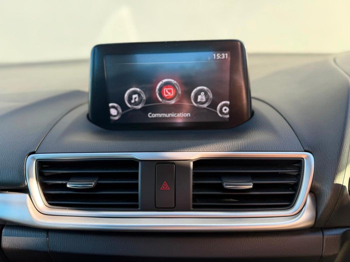 2018 Mazda 3 Neo Sport
