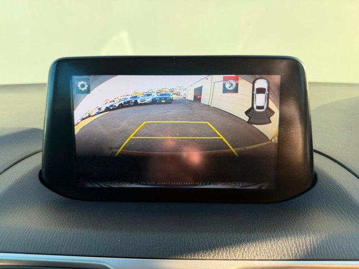 2018 Mazda 3 Neo Sport