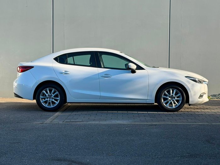 2018 Mazda 3 Neo Sport