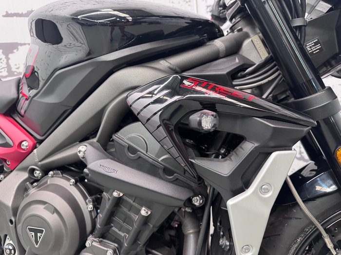 2021 Triumph Street Triple R 765 Low Street Triple Black