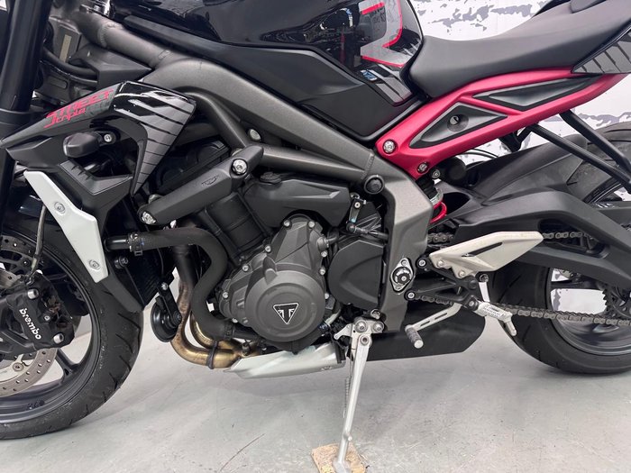 2021 Triumph Street Triple R 765 Low Street Triple Black