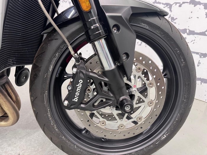 2021 Triumph Street Triple R 765 Low Street Triple Black