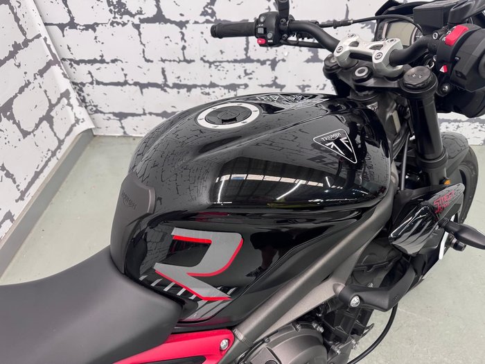 2021 Triumph Street Triple R 765 Low Street Triple Black