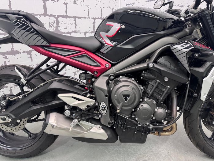 2021 Triumph Street Triple R 765 Low Street Triple Black
