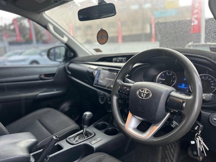 2016 Toyota Hilux SR