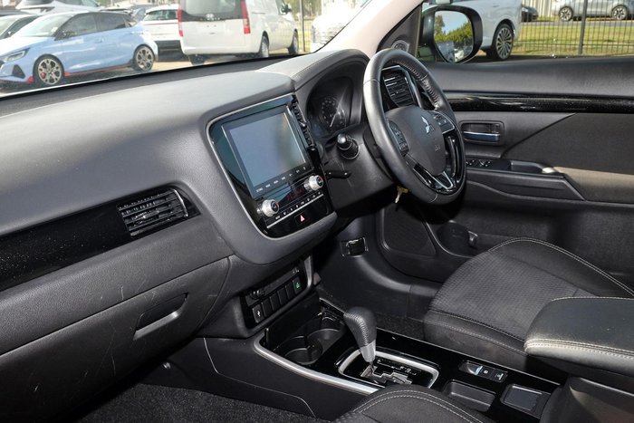 2020 Mitsubishi Outlander ES