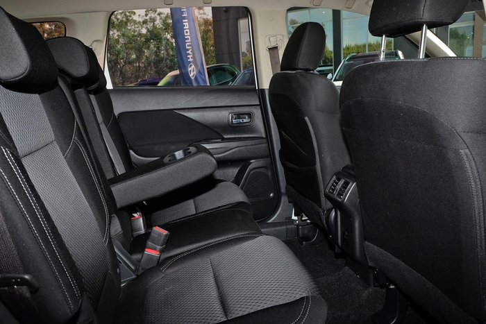 2020 Mitsubishi Outlander ES
