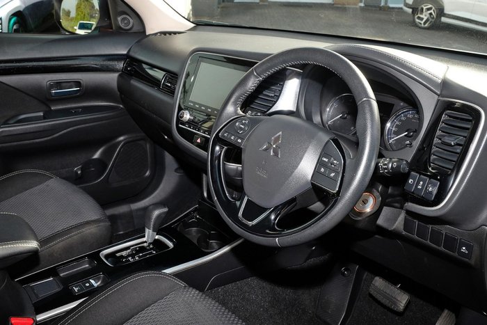 2020 Mitsubishi Outlander ES