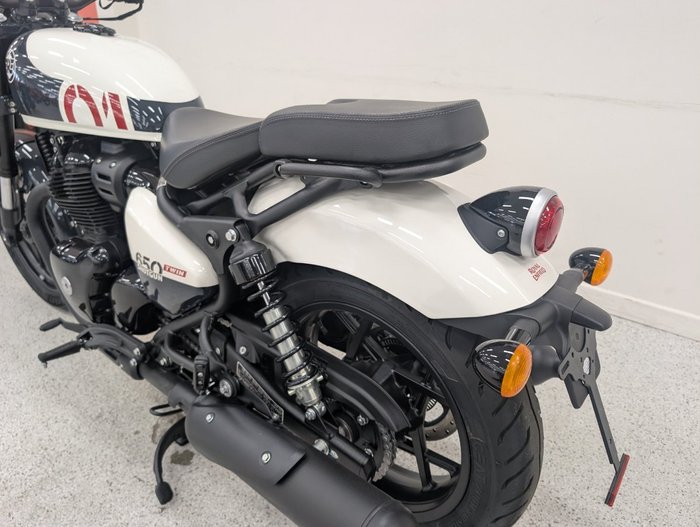 2026 Royal Enfield SHOTGUN 650 White