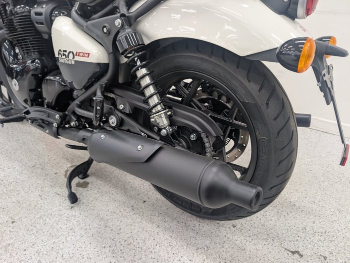 2026 Royal Enfield SHOTGUN 650 White