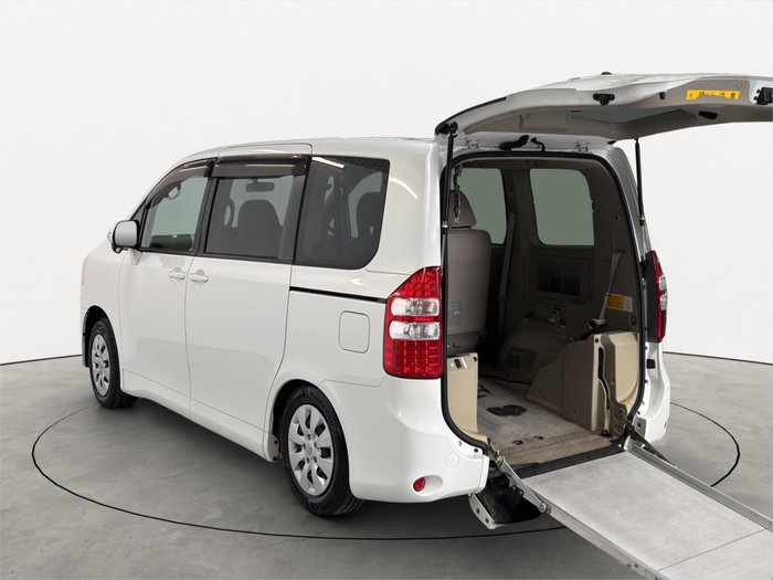 2012 Toyota Noah