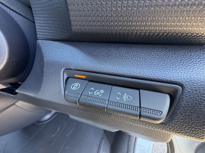 2026 Renault Trafic Pro X82 Glacier White