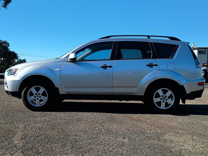 2010 Mitsubishi Outlander LS