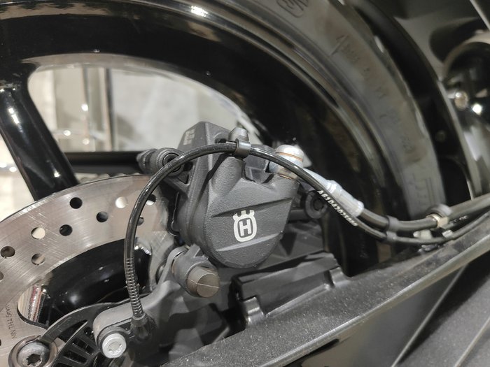 2024 HUSQVARNA SVARTPILEN 801 ROAD SILVER