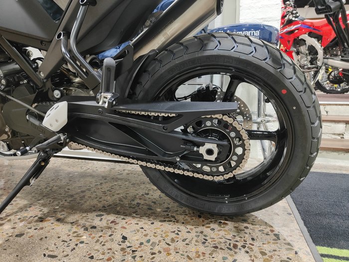 2024 HUSQVARNA SVARTPILEN 801 ROAD SILVER