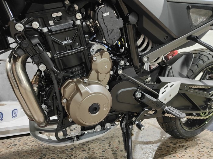 2024 HUSQVARNA SVARTPILEN 801 ROAD SILVER