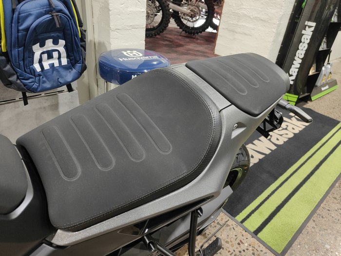 2024 HUSQVARNA SVARTPILEN 801 ROAD SILVER