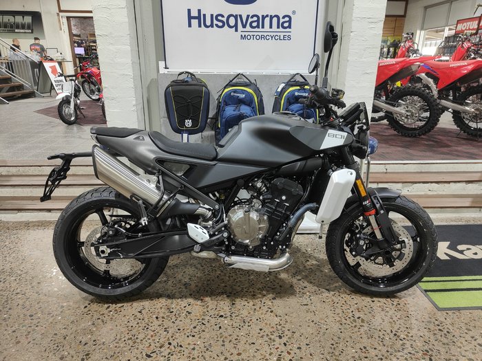 2024 HUSQVARNA SVARTPILEN 801 ROAD SILVER