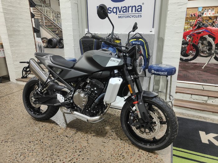 2024 HUSQVARNA SVARTPILEN 801 ROAD SILVER
