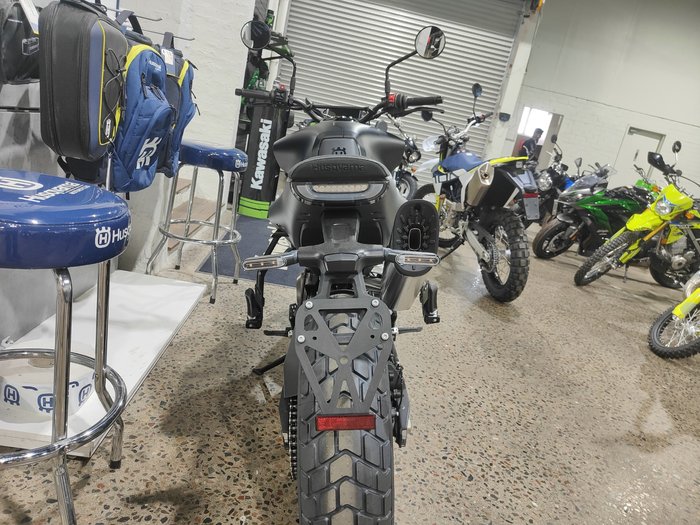 2024 HUSQVARNA SVARTPILEN 801 ROAD SILVER