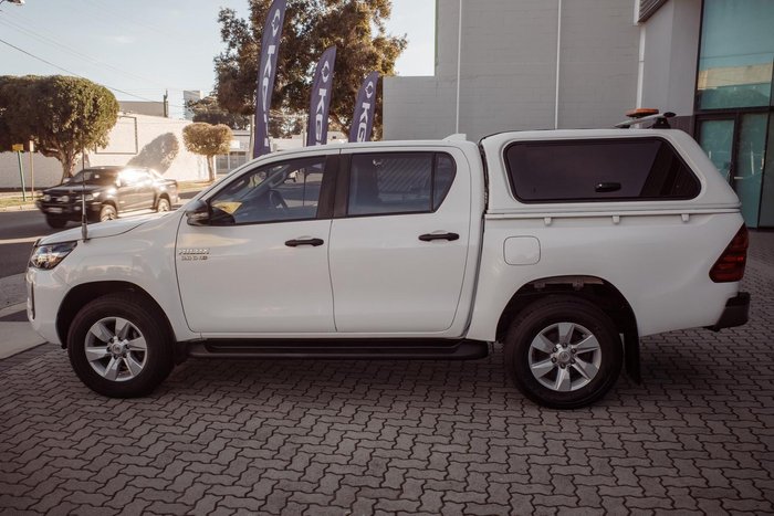 2022 Toyota Hilux SR