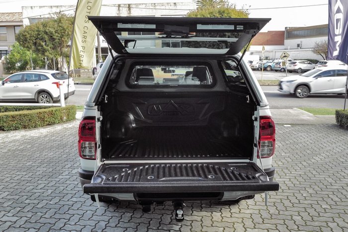 2022 Toyota Hilux SR