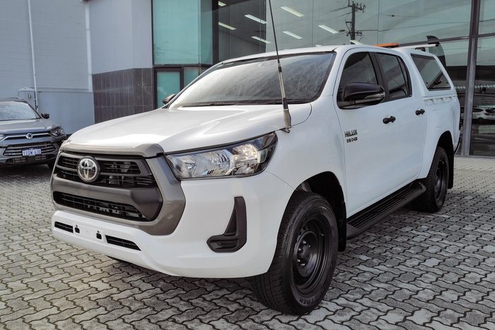 2022 Toyota Hilux SR