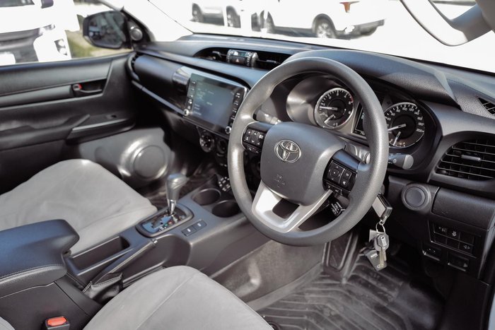 2022 Toyota Hilux SR