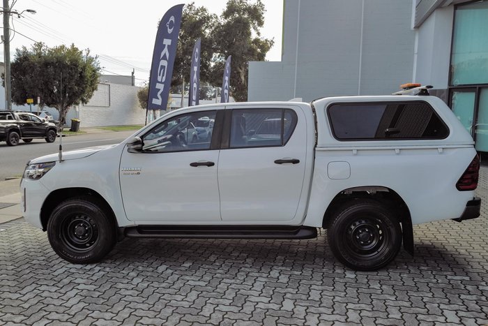 2022 Toyota Hilux SR