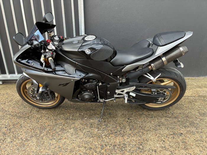 2009 Yamaha YZF-R1 BLACK