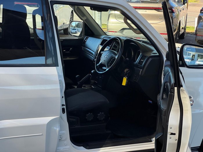 2017 Mitsubishi Pajero GLX