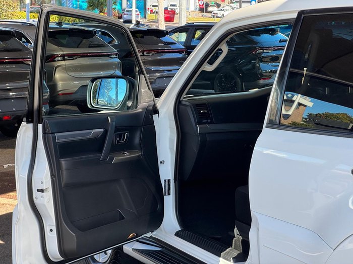 2017 Mitsubishi Pajero GLX