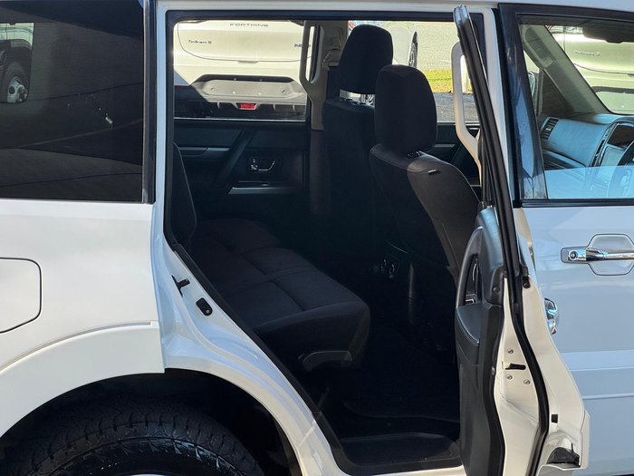 2017 Mitsubishi Pajero GLX