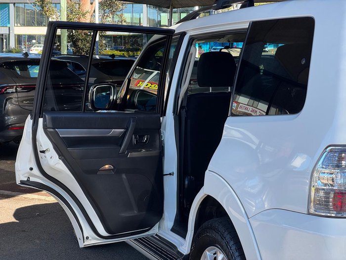 2017 Mitsubishi Pajero GLX