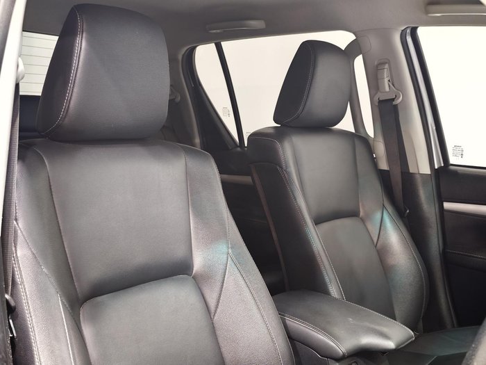 2021 Toyota Hilux SR5