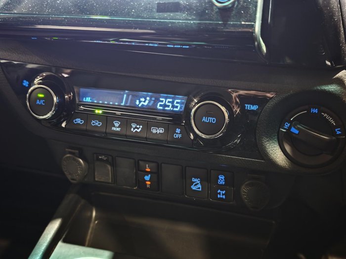 2021 Toyota Hilux SR5
