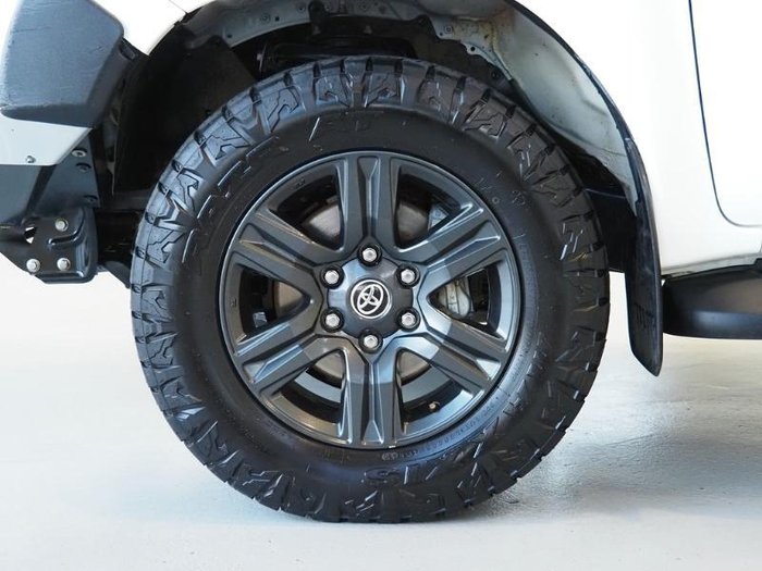 2023 Toyota Hilux SR